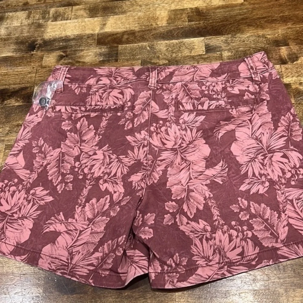 🟣NWT Mid-rise Twill Shorts a.n.a. burgundy mali tropics